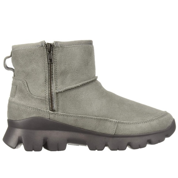 SOLD!! Ugg Palomar Sneaker bootie 8 - Picture 7 of 8